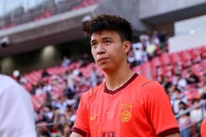 亚运赛场惊现青春力量，19岁新星王钰栋半决赛首球闪耀登场