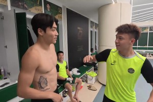 王钰栋是真爱跳“马竞战舞”啊，此前还在朴镇燮面前跳！